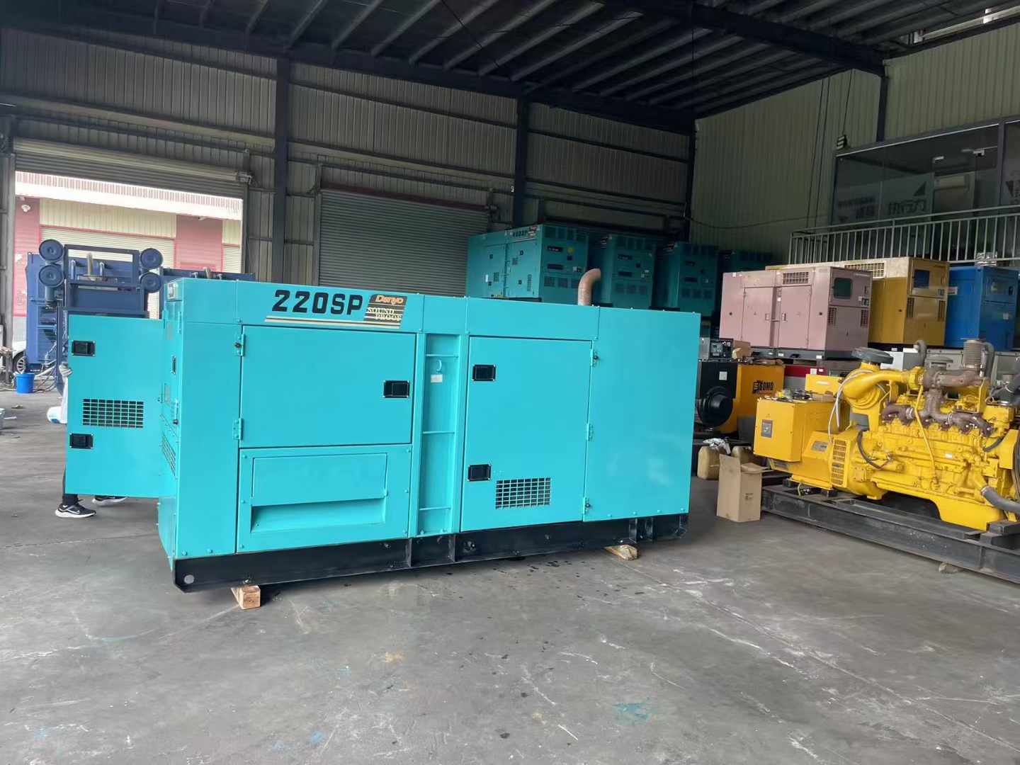 振安柴油发电机组长期不间断运行时，如何监控其温度和压力？